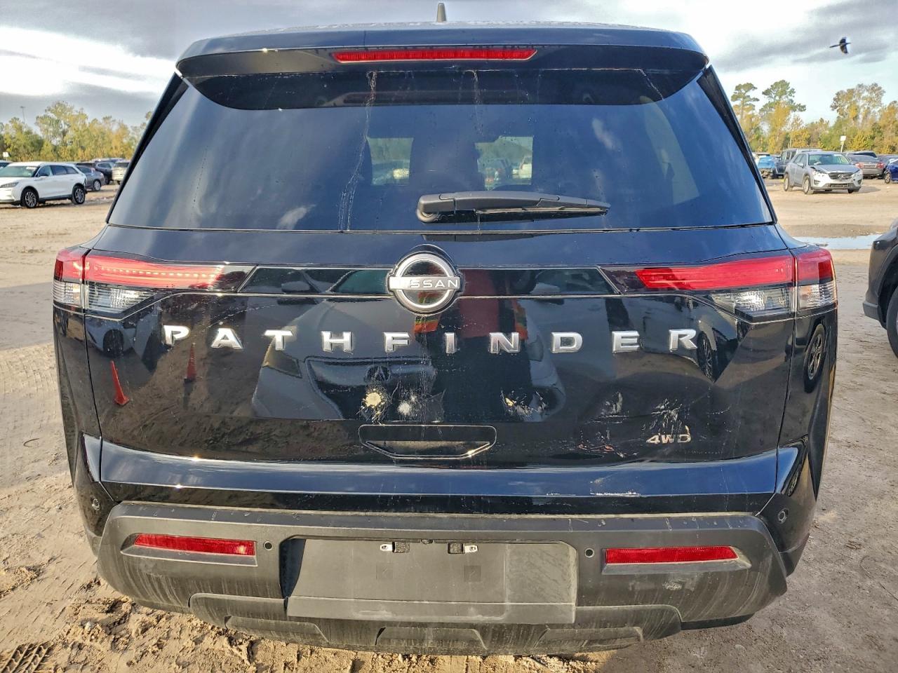 Nissan Pathfinder S Image 7