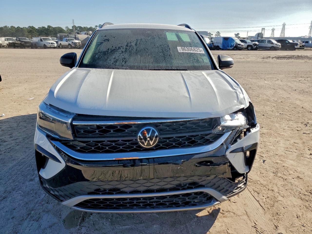 Volkswagen Taos S Image 2