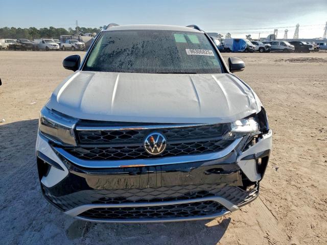 Volkswagen Taos S Image 2