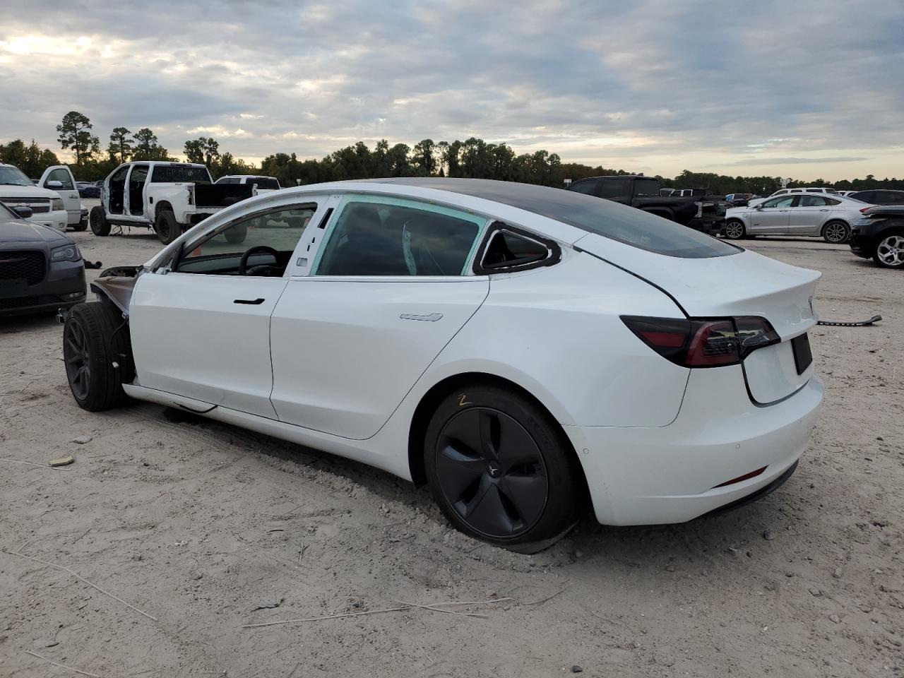 Tesla Model 3 Image 9