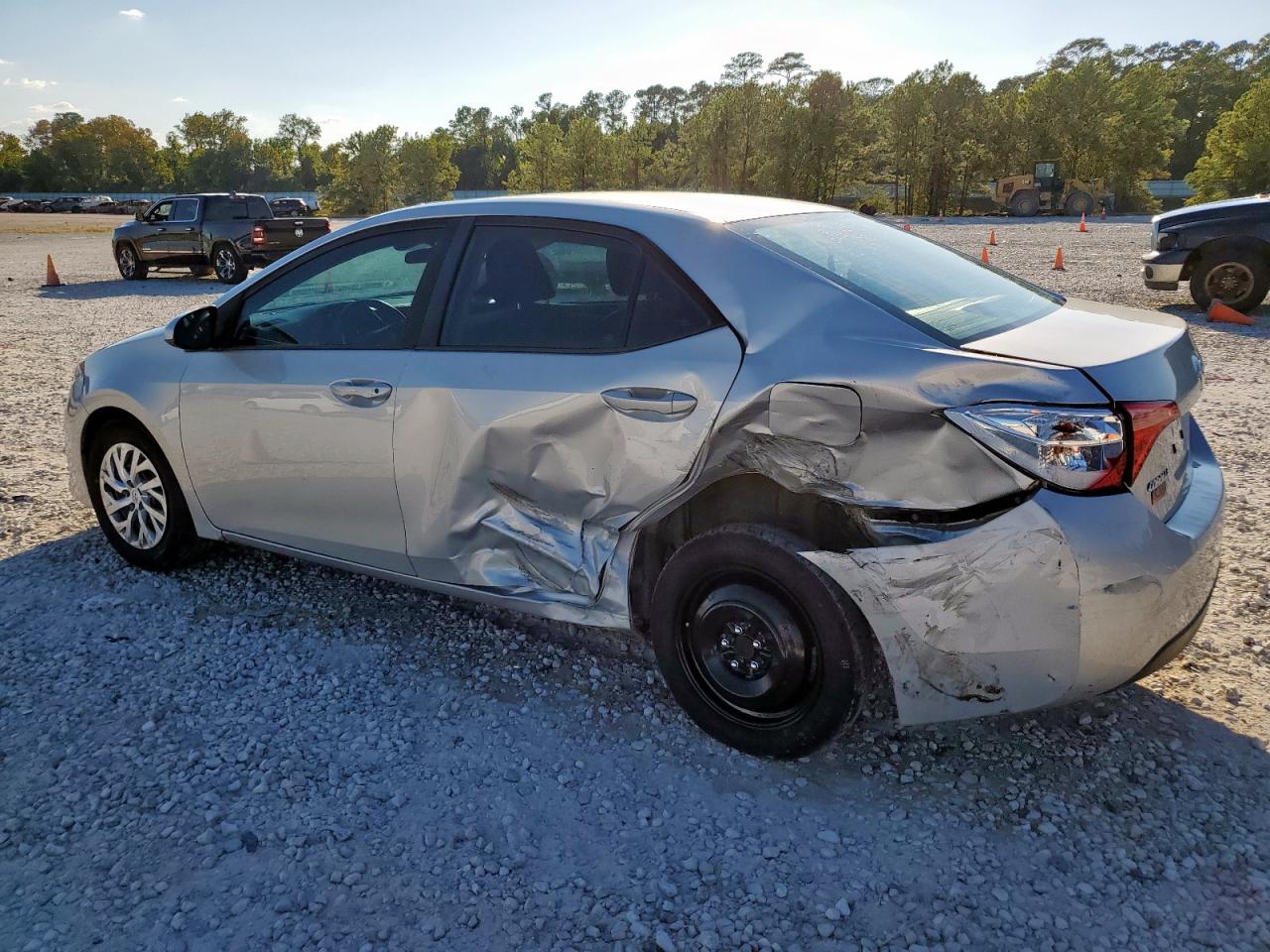 Toyota Corolla L Image 2