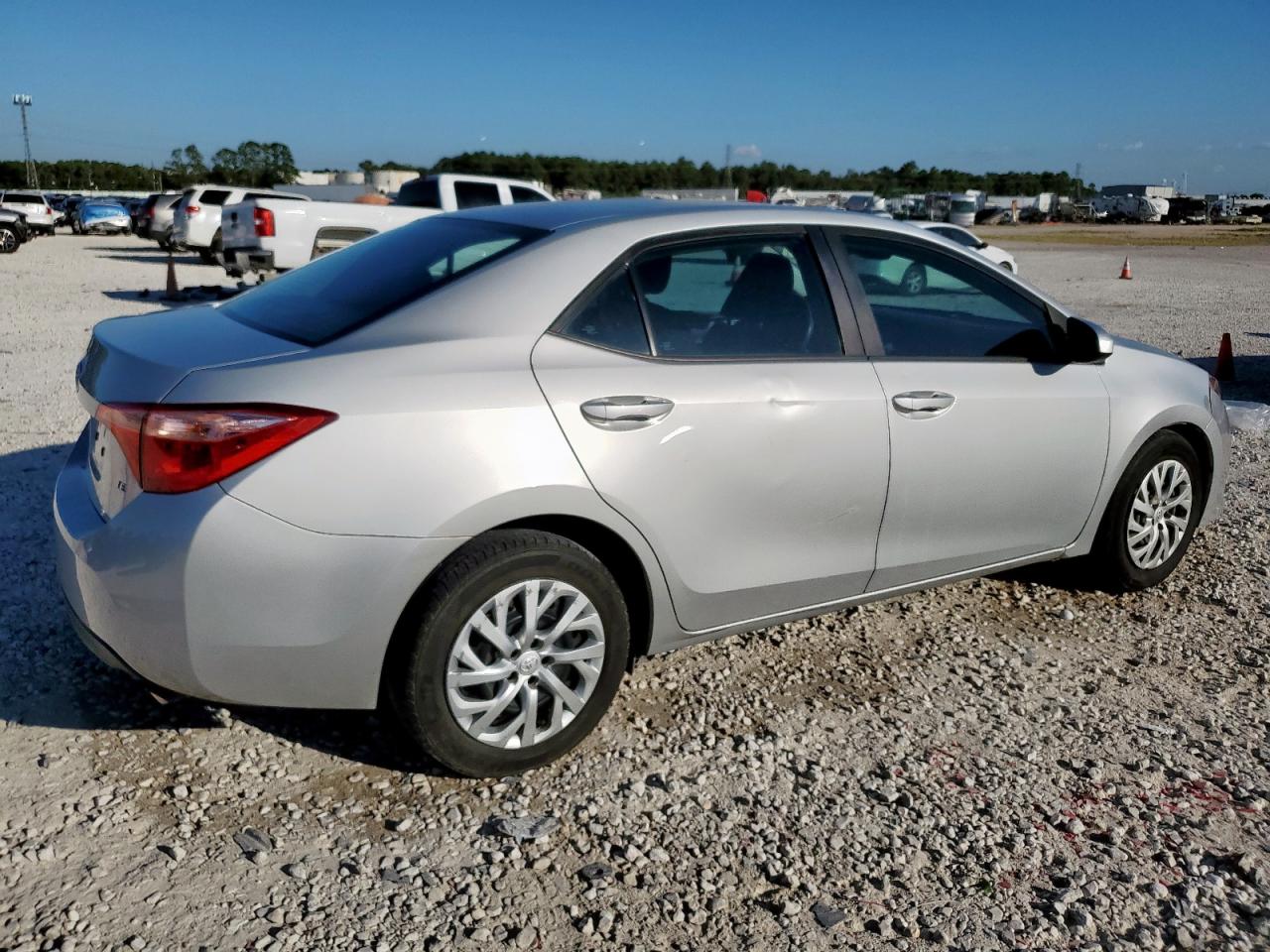 Toyota Corolla L Image 3