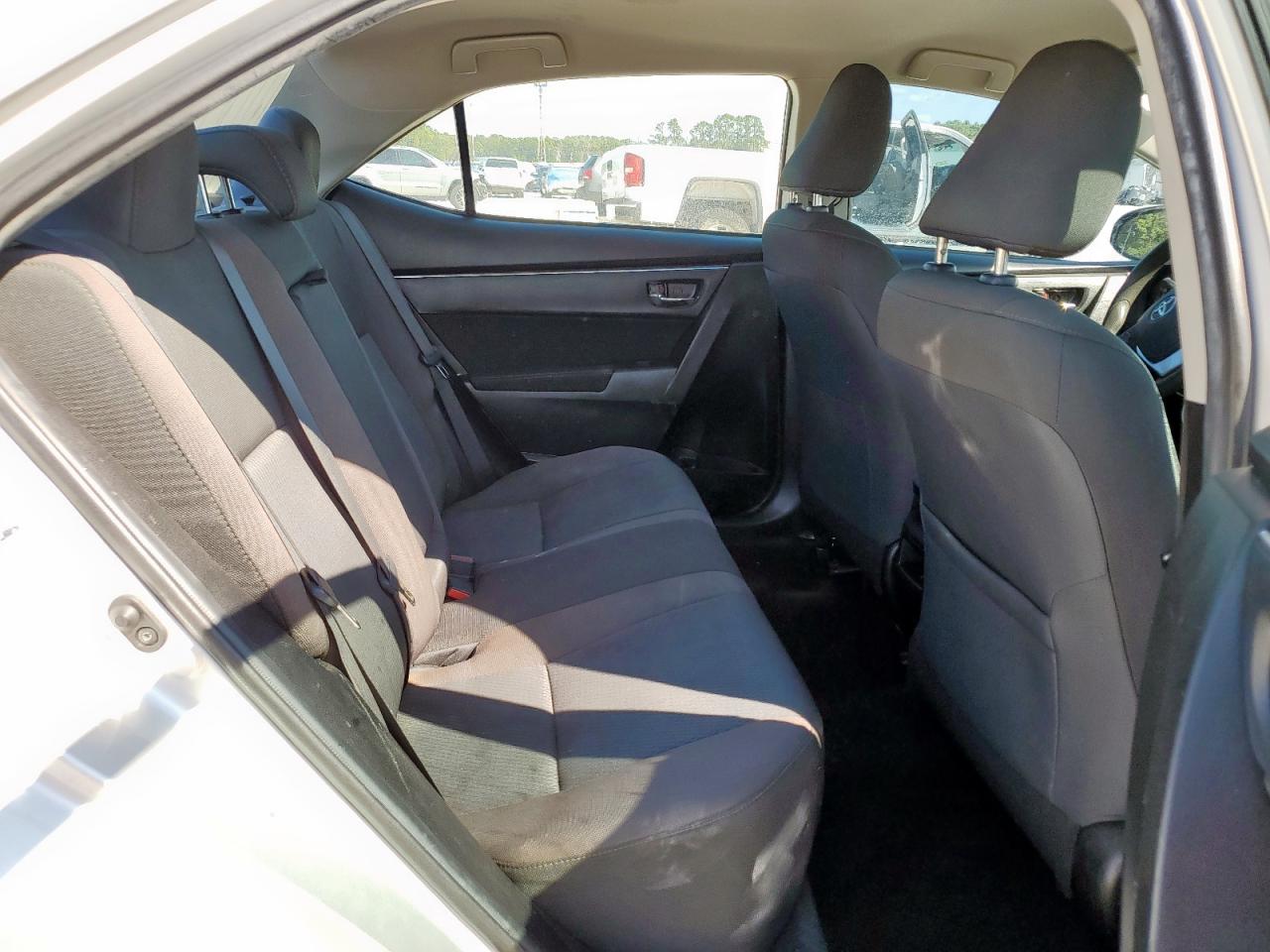 Toyota Corolla L Image 5