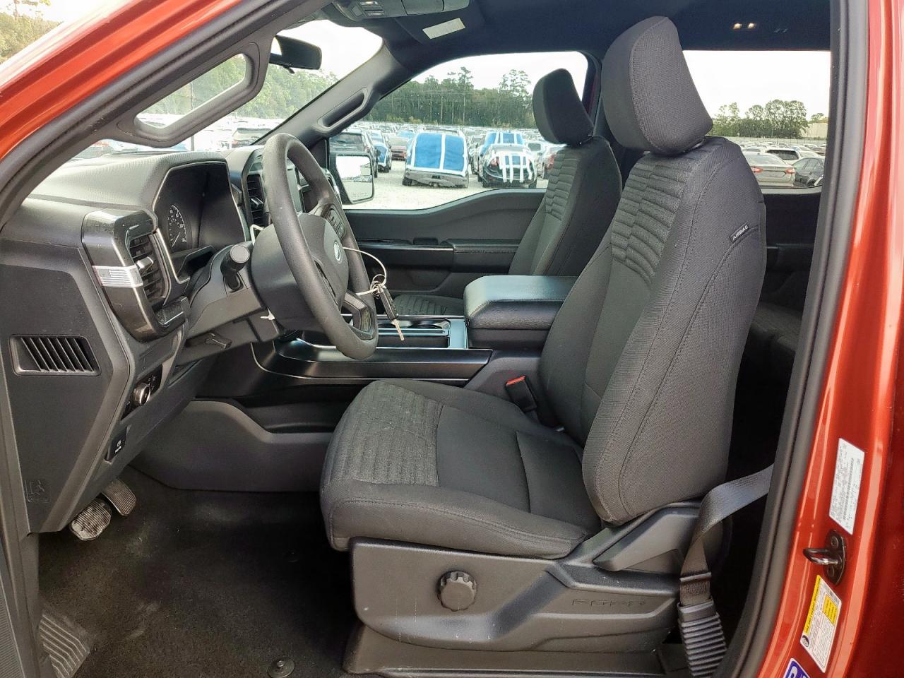 Ford F-150 Supercrew Image 6