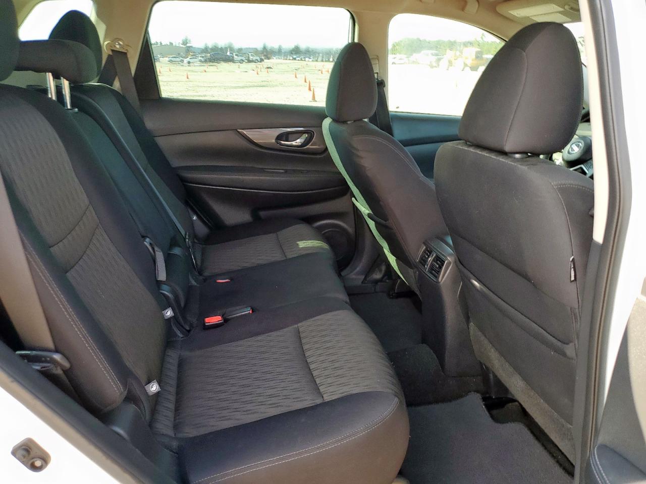 Nissan Rogue S Image 7