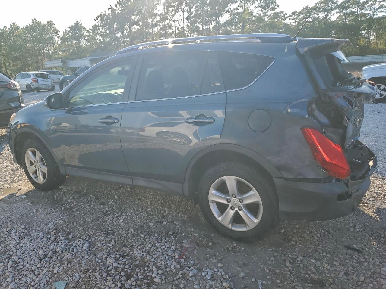 Toyota RAV4 Xle Image 2