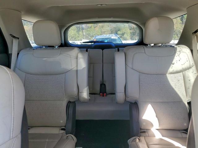 Ford Explorer Platinum Image 8