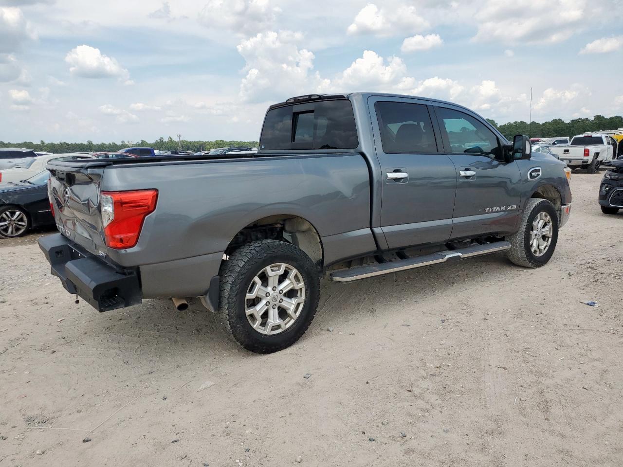 Nissan Titan Sl Image 2