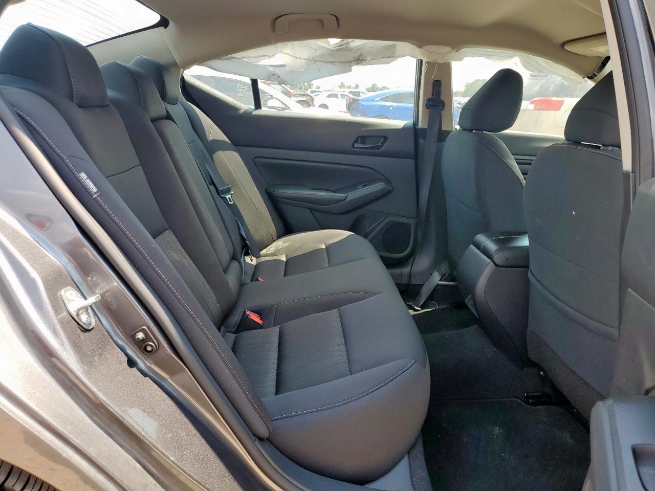 Nissan Altima Sv Image 9