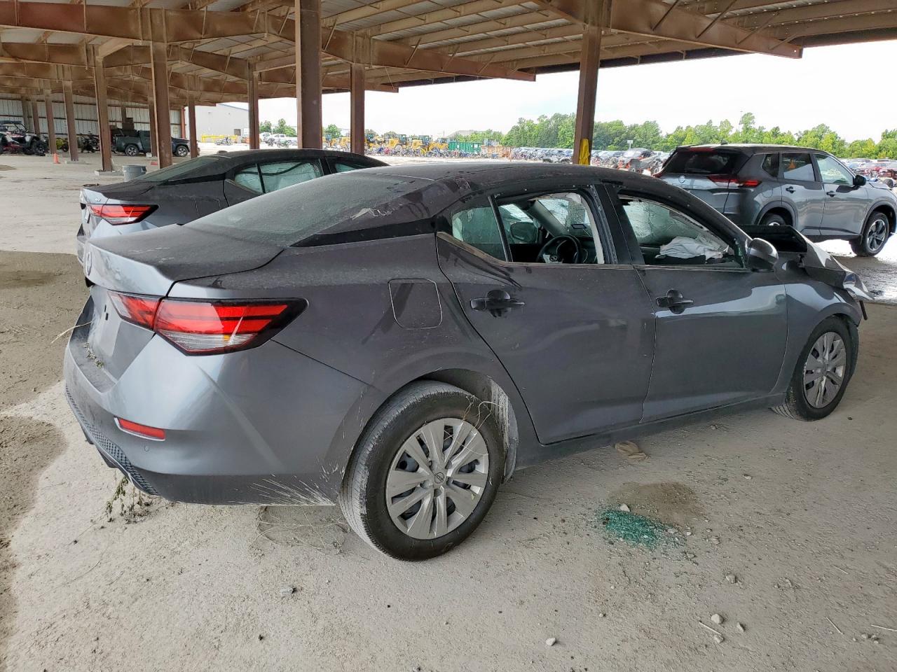 Nissan Sentra S Image 5