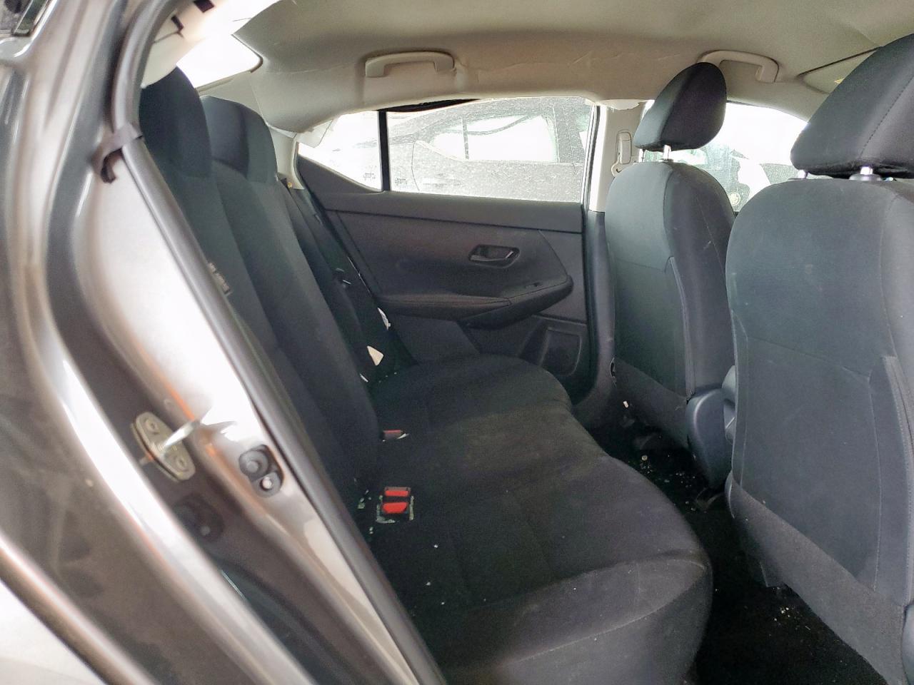 Nissan Sentra S Image 8