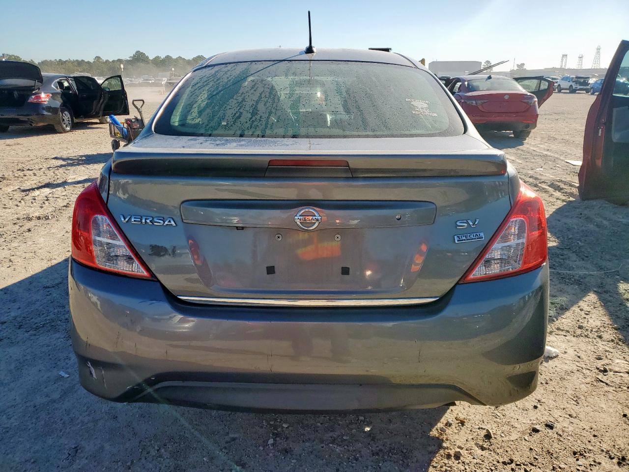 Nissan Versa S Image 12