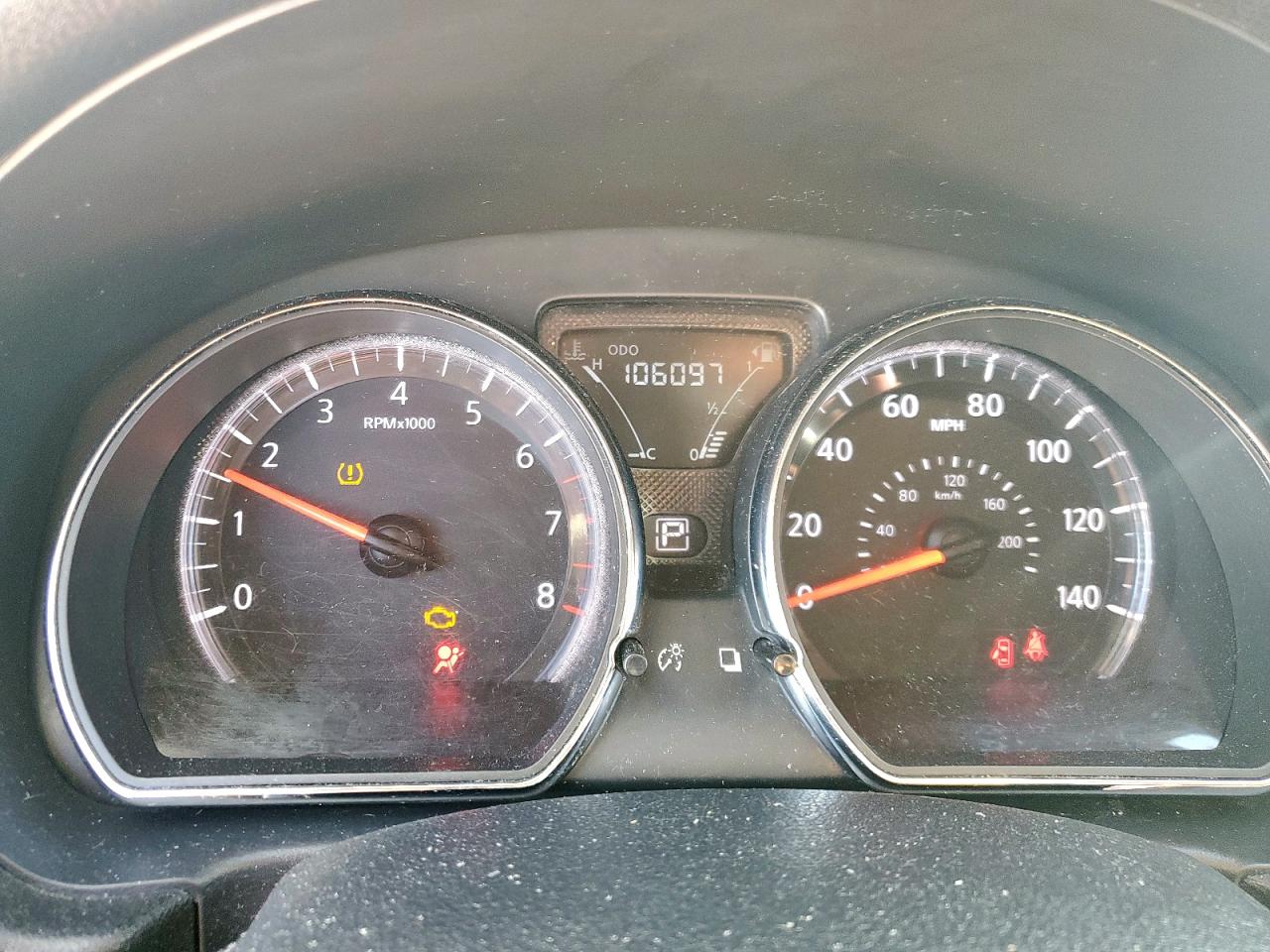 Nissan Versa S Image 3