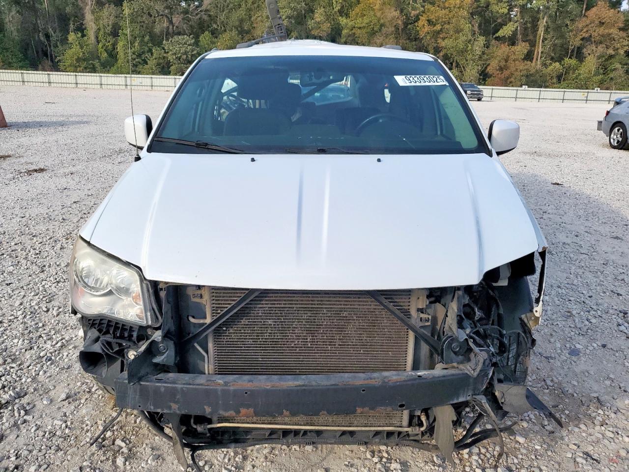 Chrysler Minivan Touring Image 14