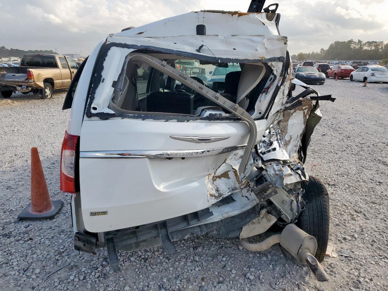 Chrysler Minivan Touring Image 7