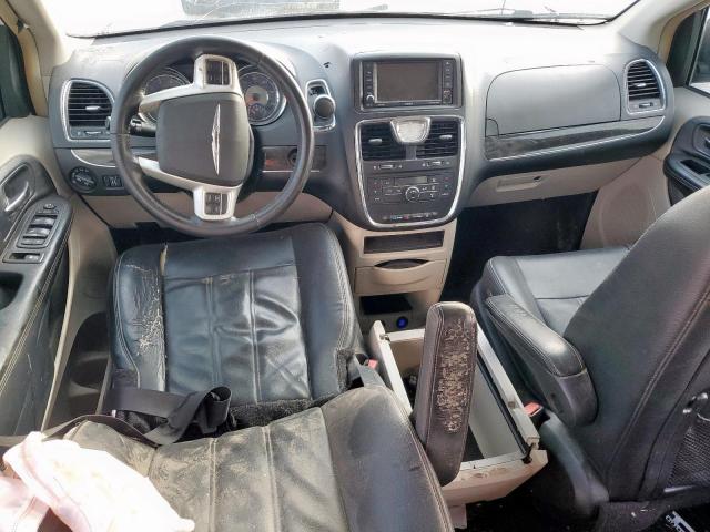 Chrysler Minivan Touring Image 9