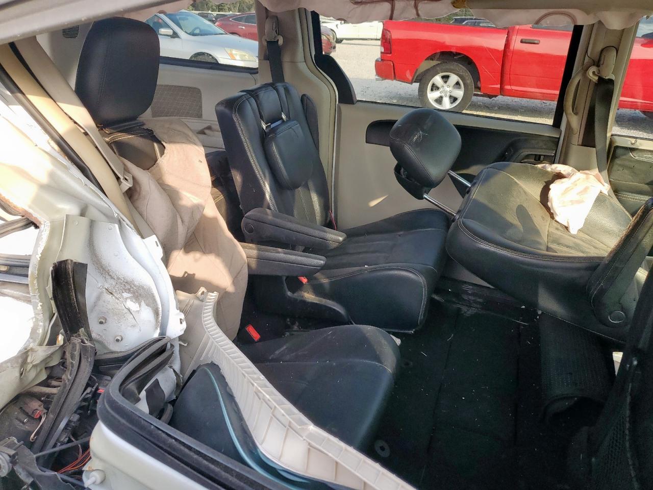 Chrysler Minivan Touring Image 12