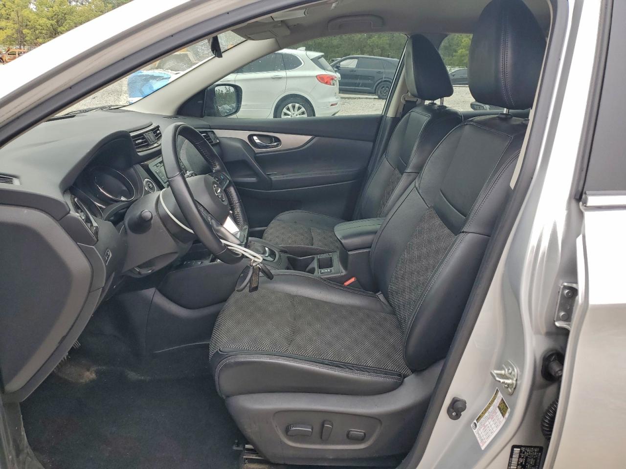 Nissan Rogue S Image 9