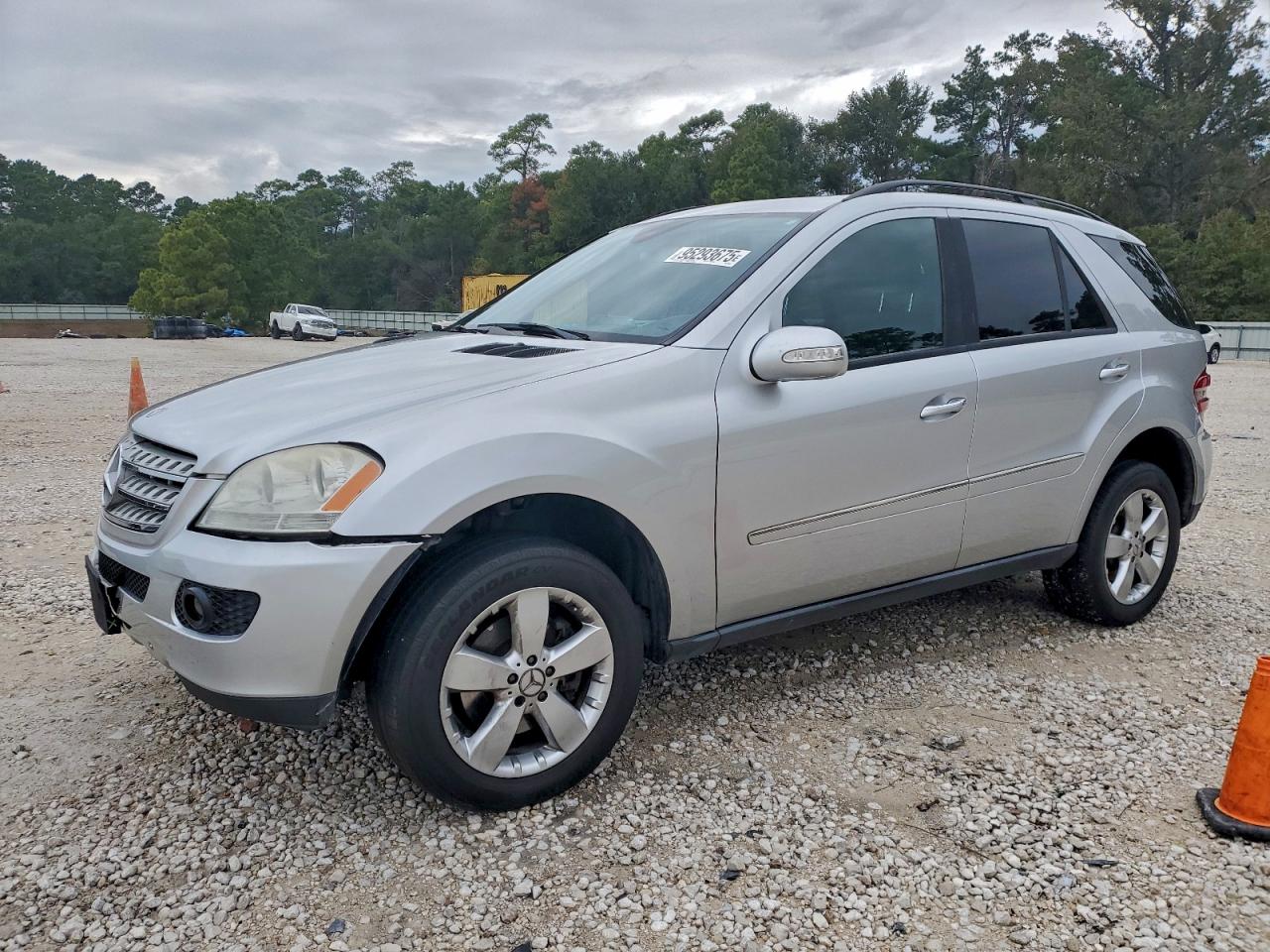 Mercedes-Benz M-Class 500 Image 1