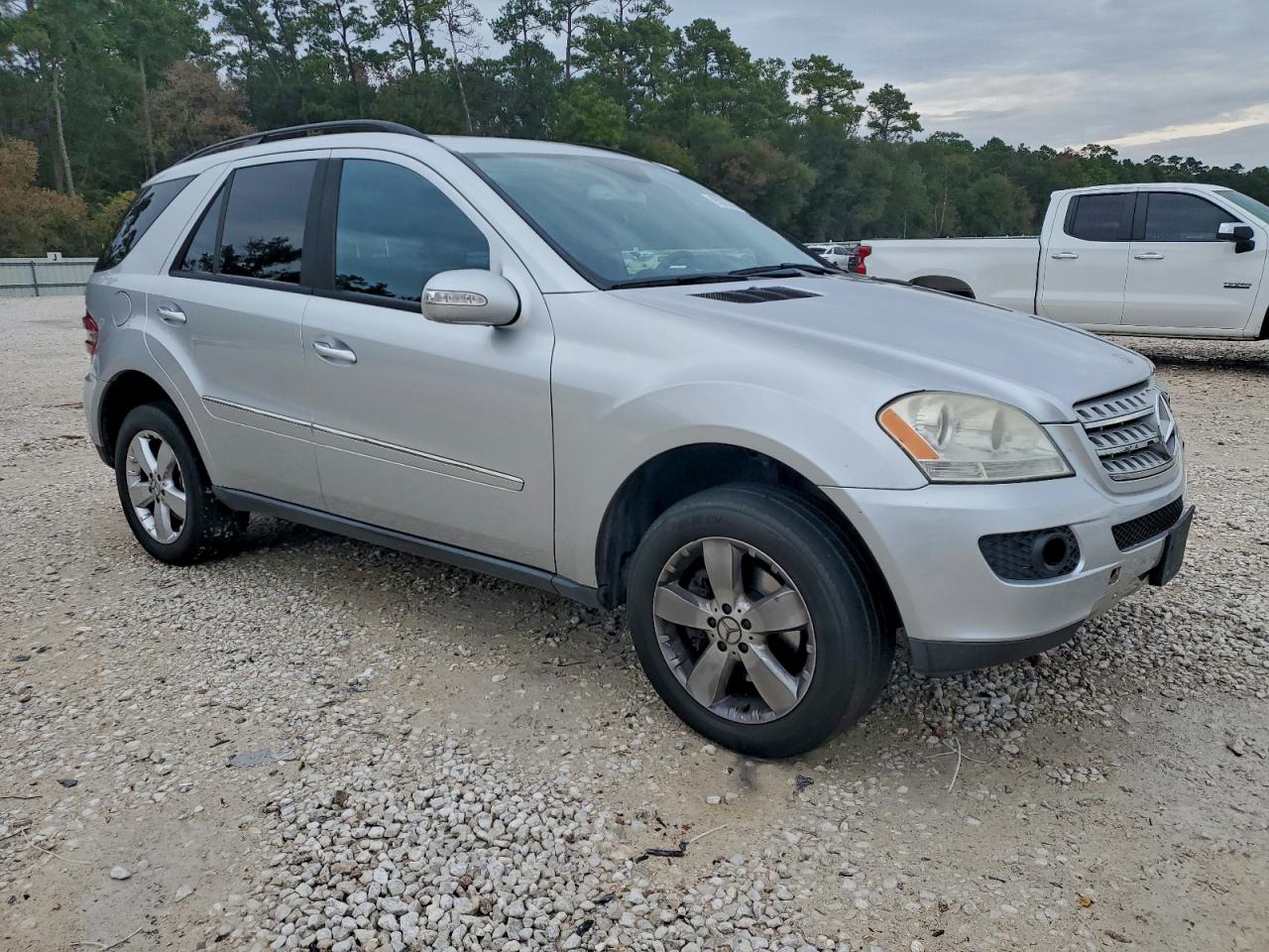 Mercedes-Benz M-Class 500 Image 5