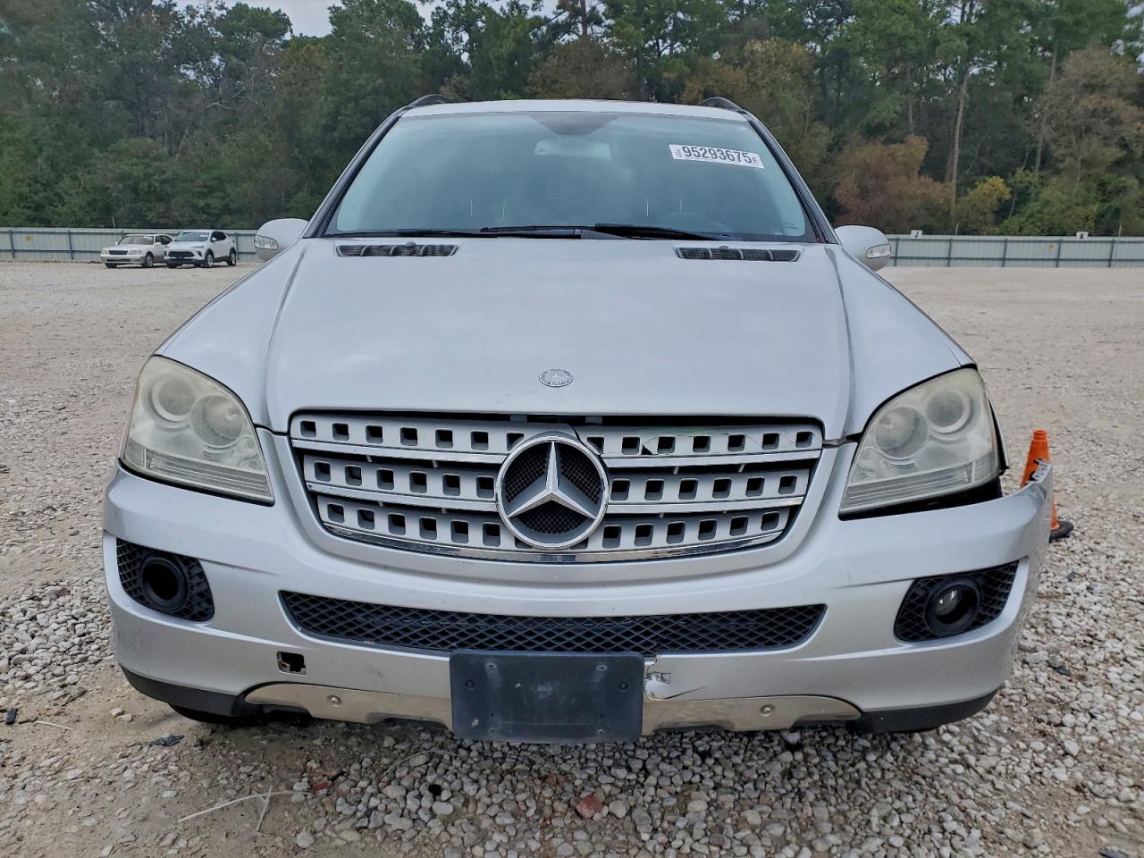 Mercedes-Benz M-Class 500 Image 8