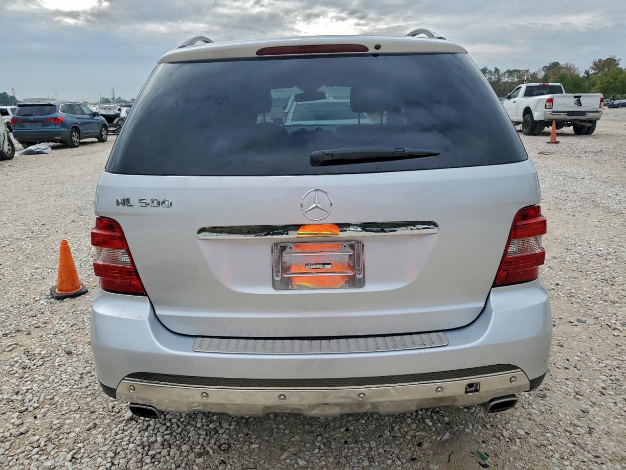 Mercedes-Benz M-Class 500 Image 7