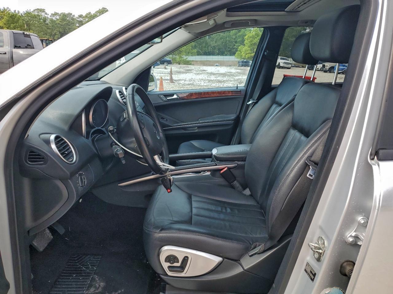 Mercedes-Benz M-Class 500 Image 6