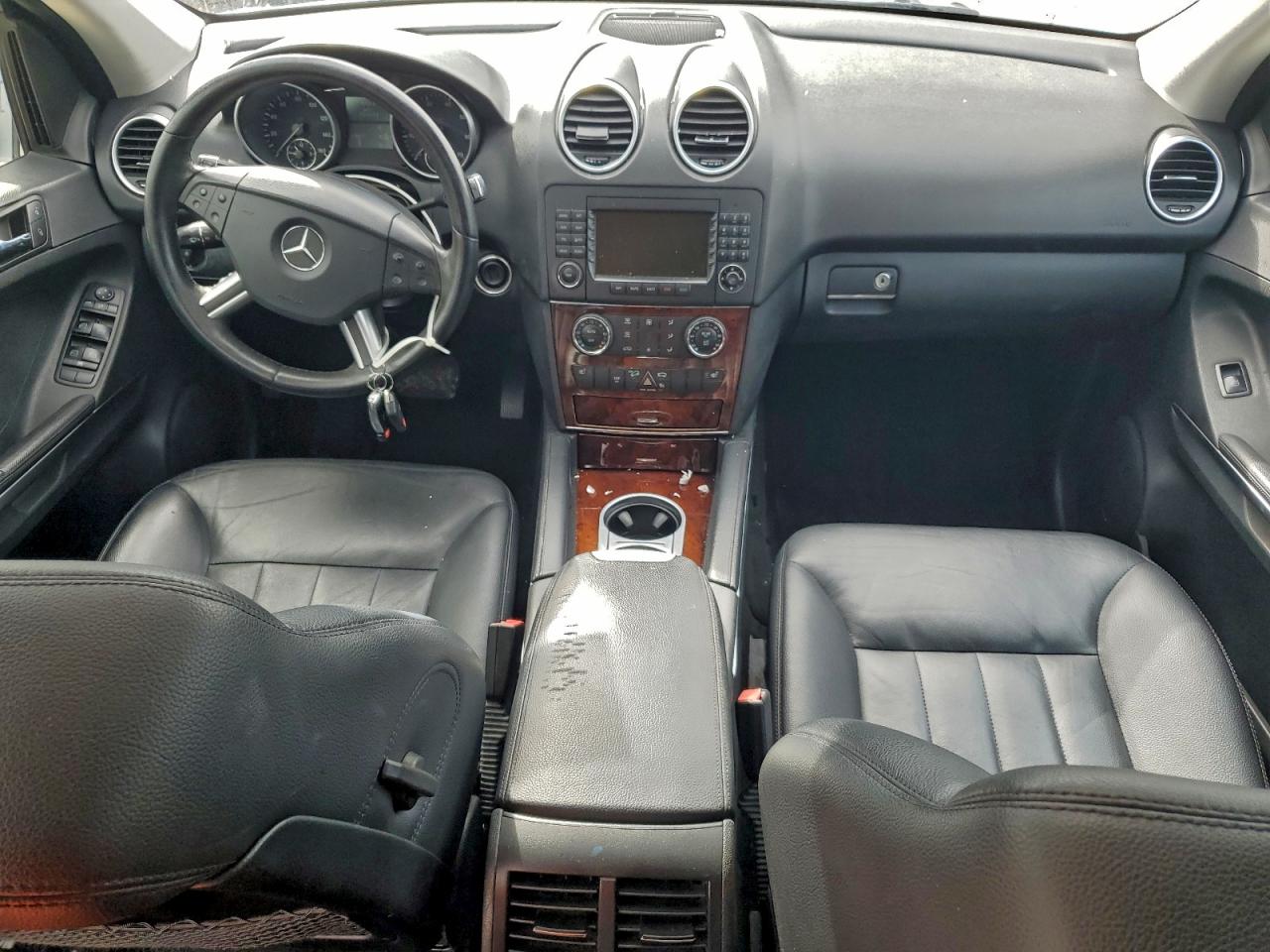 Mercedes-Benz M-Class 500 Image 4