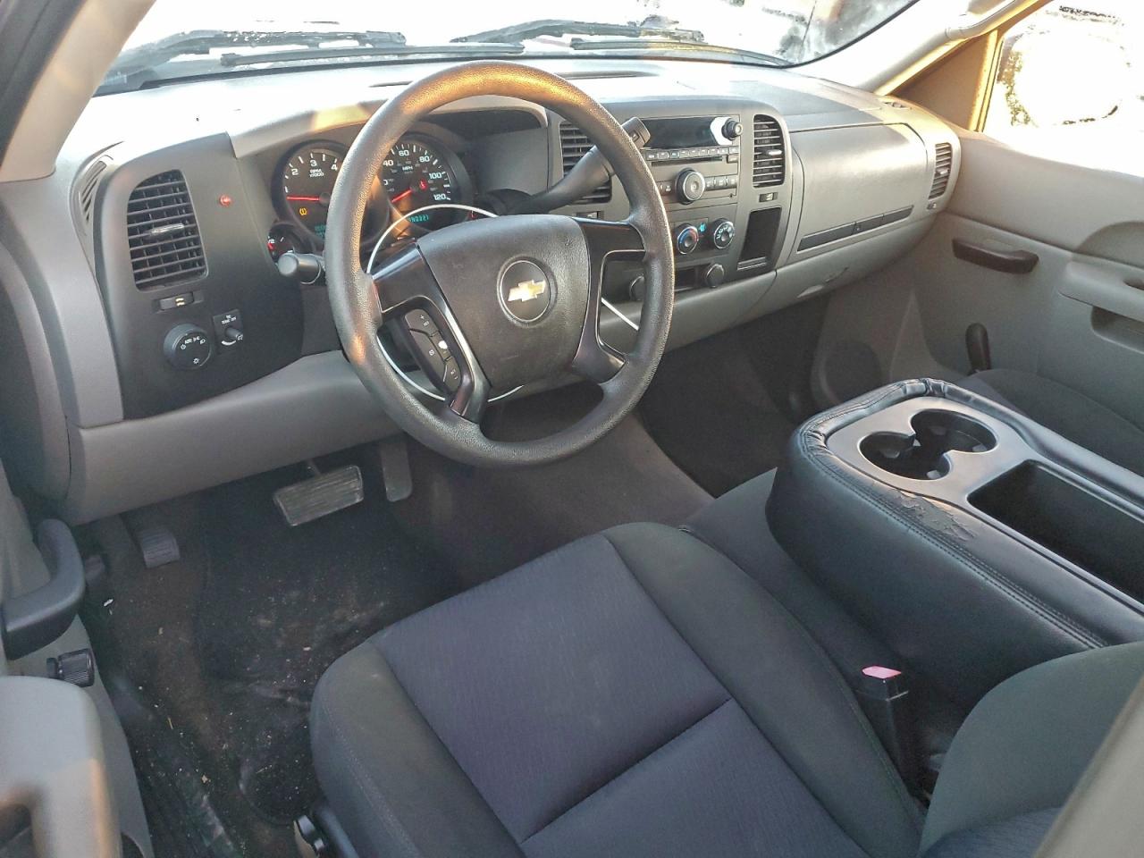 Chevrolet Silverado C1500 Image 2