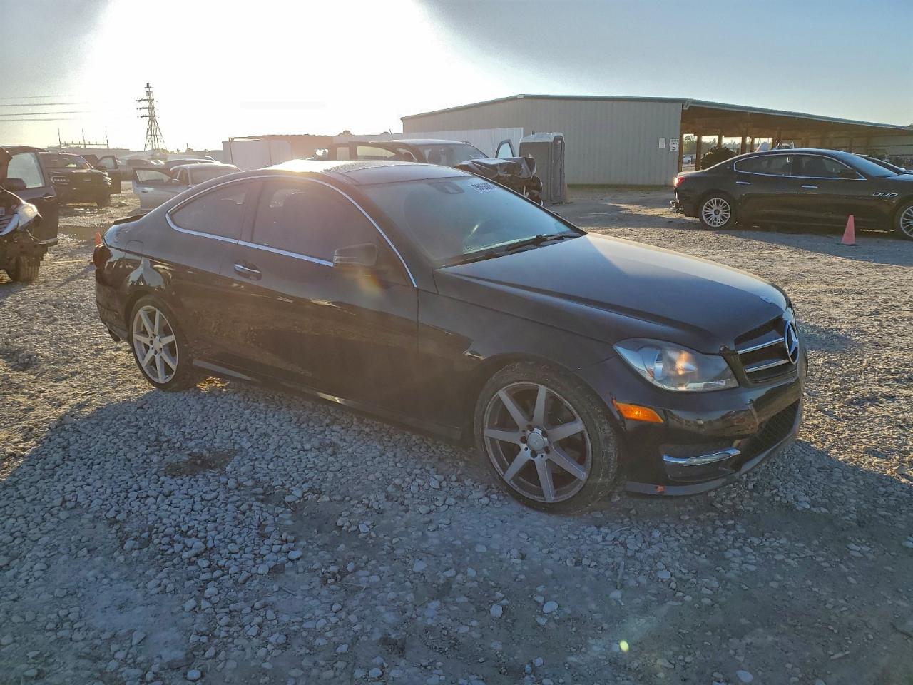 Mercedes-Benz C-Class 350 Image 4