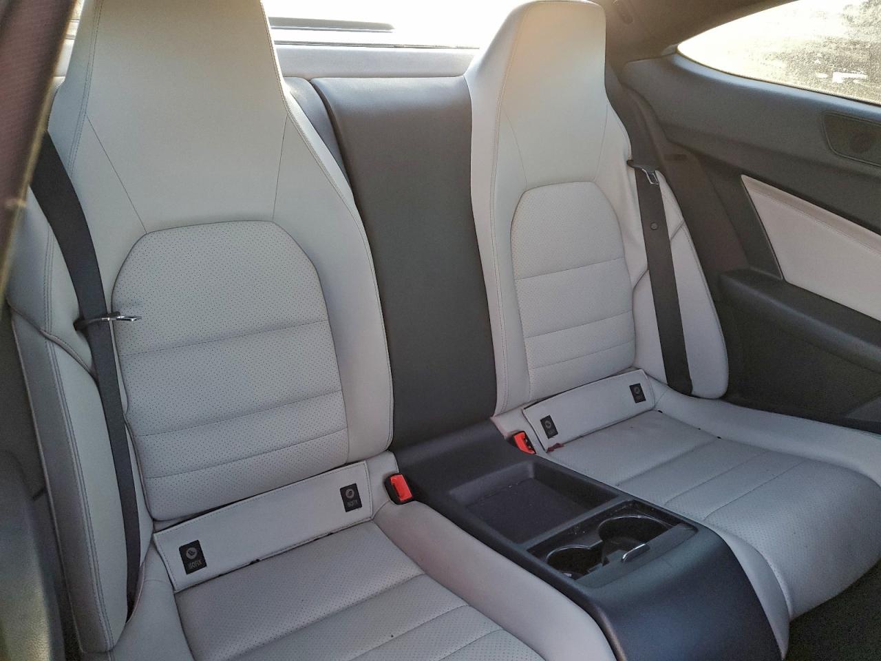 Mercedes-Benz C-Class 350 Image 6