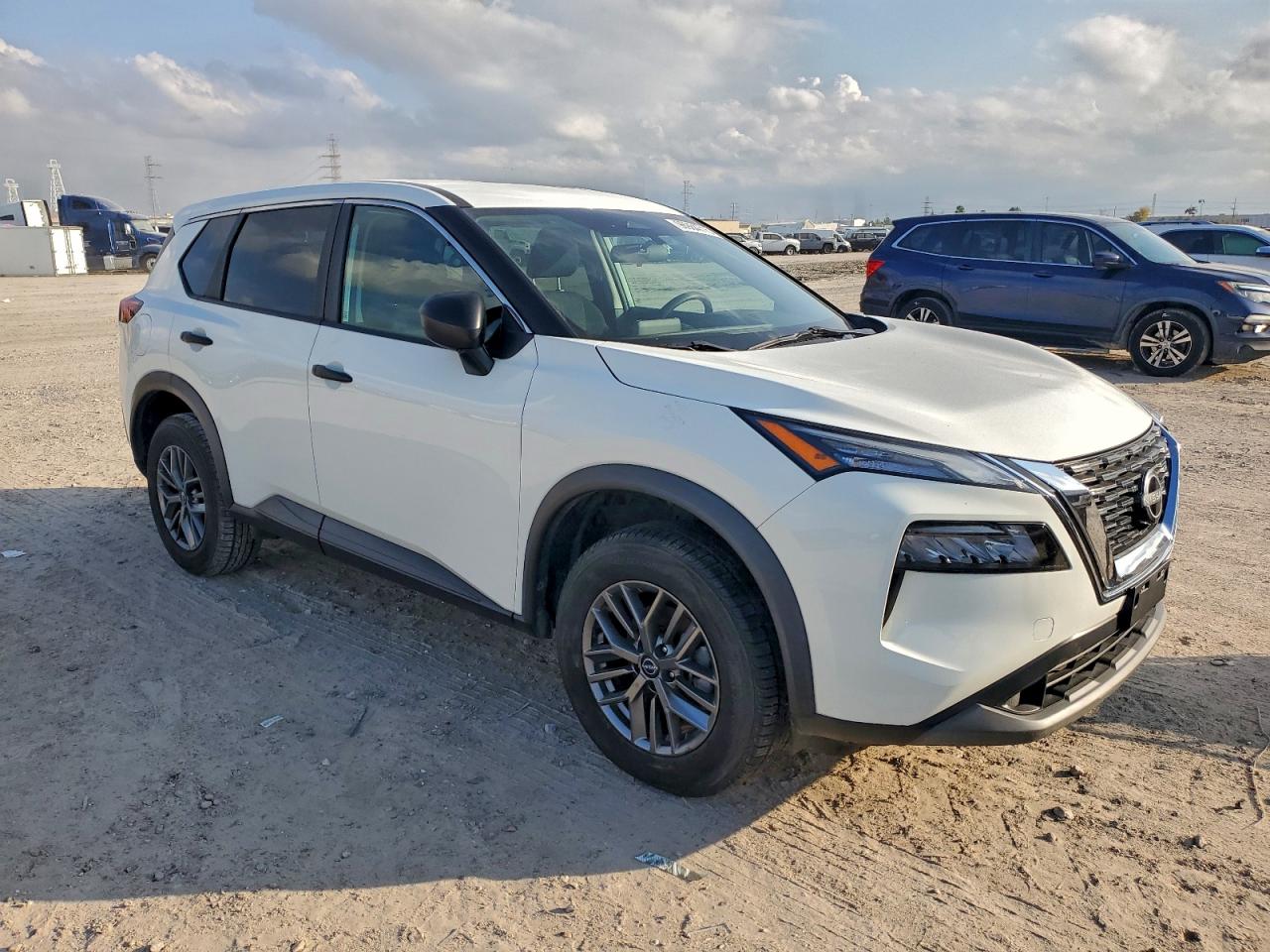 Nissan Rogue S Image 5