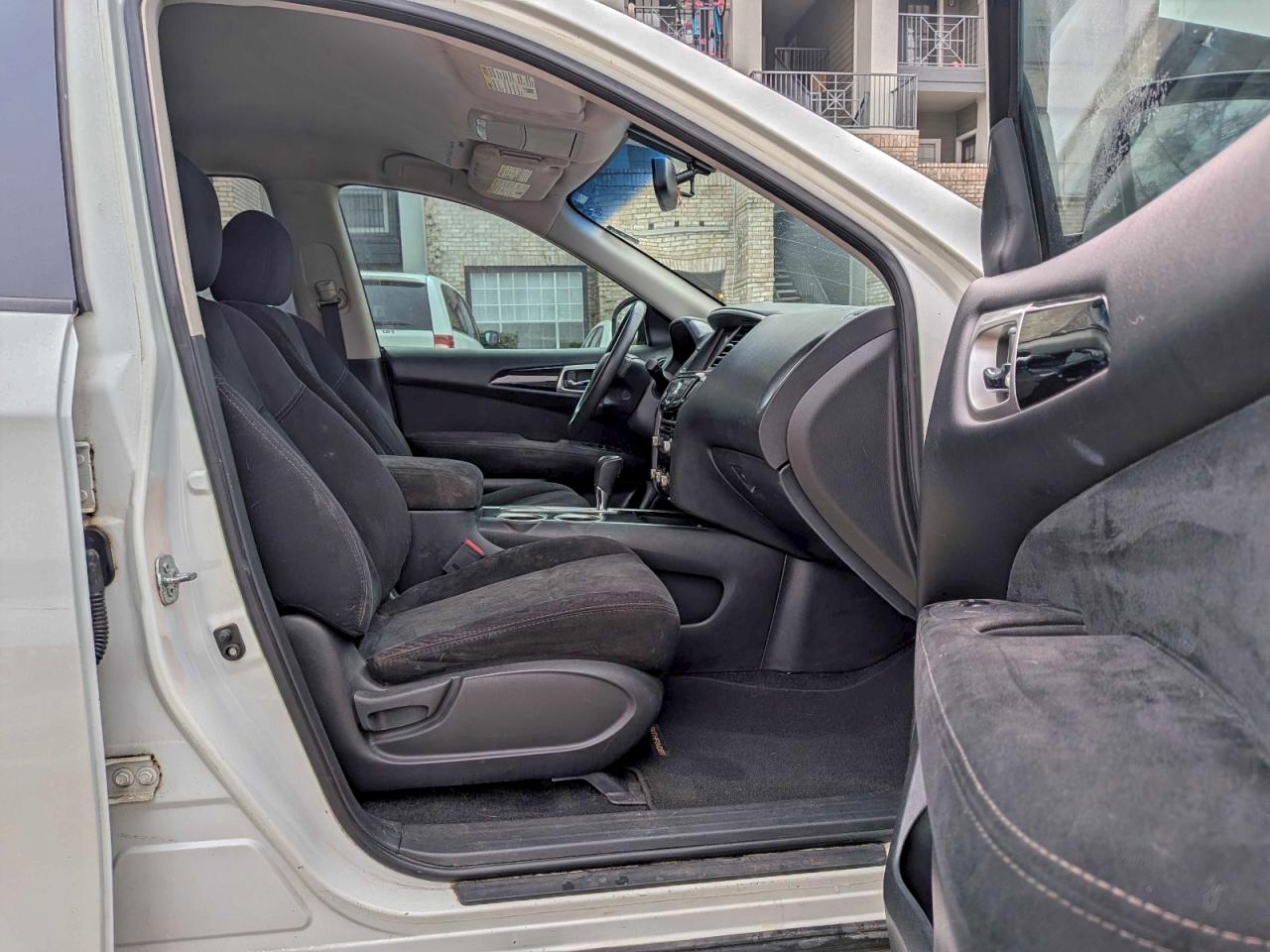 Nissan Pathfinder S Image 8