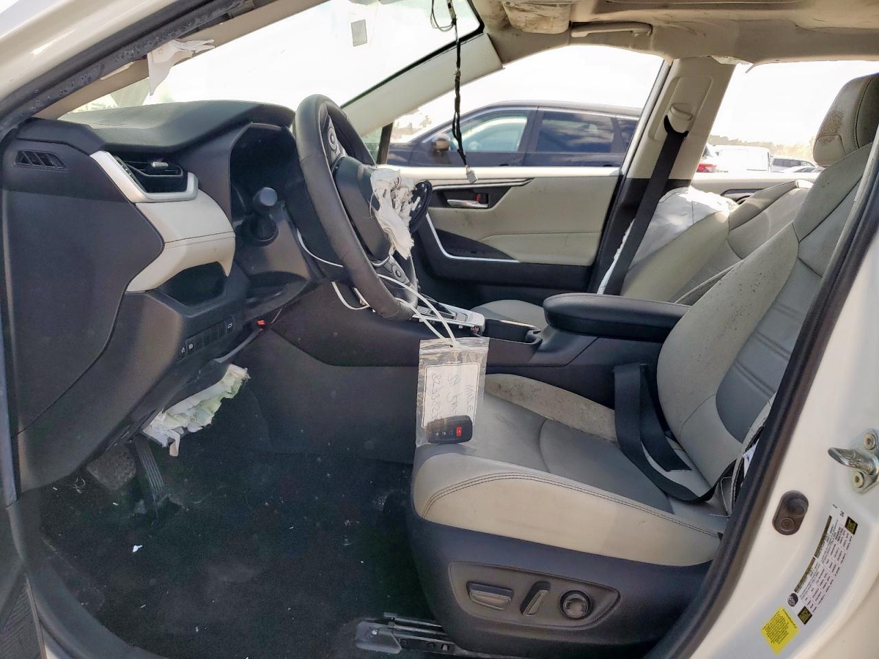 Toyota RAV4 Xle Premium Image 6