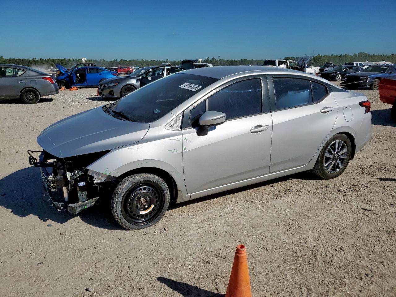 Nissan Versa Sv Image 1