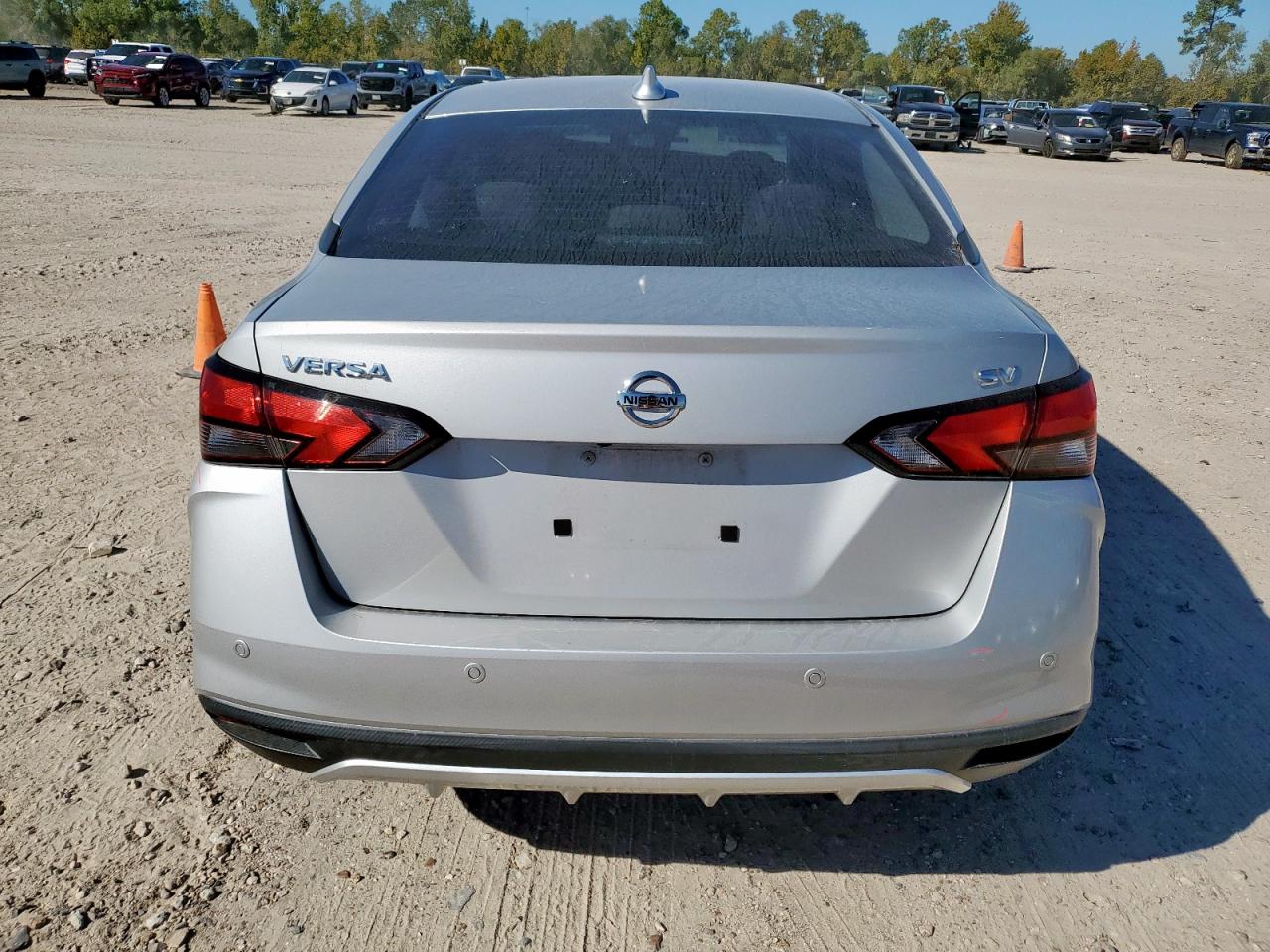 Nissan Versa Sv Image 8