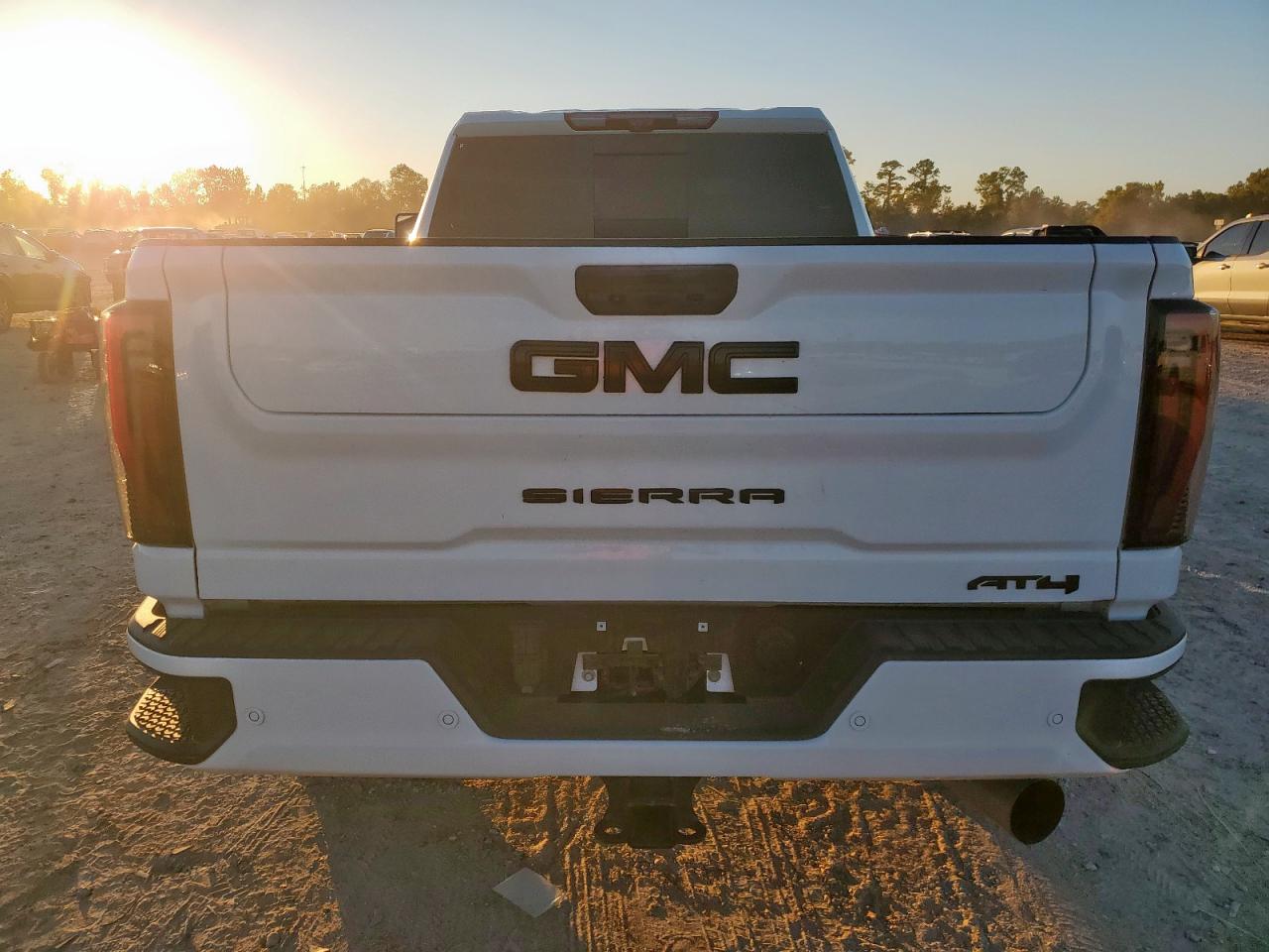 GMC Sierra K2500 At4 Image 4