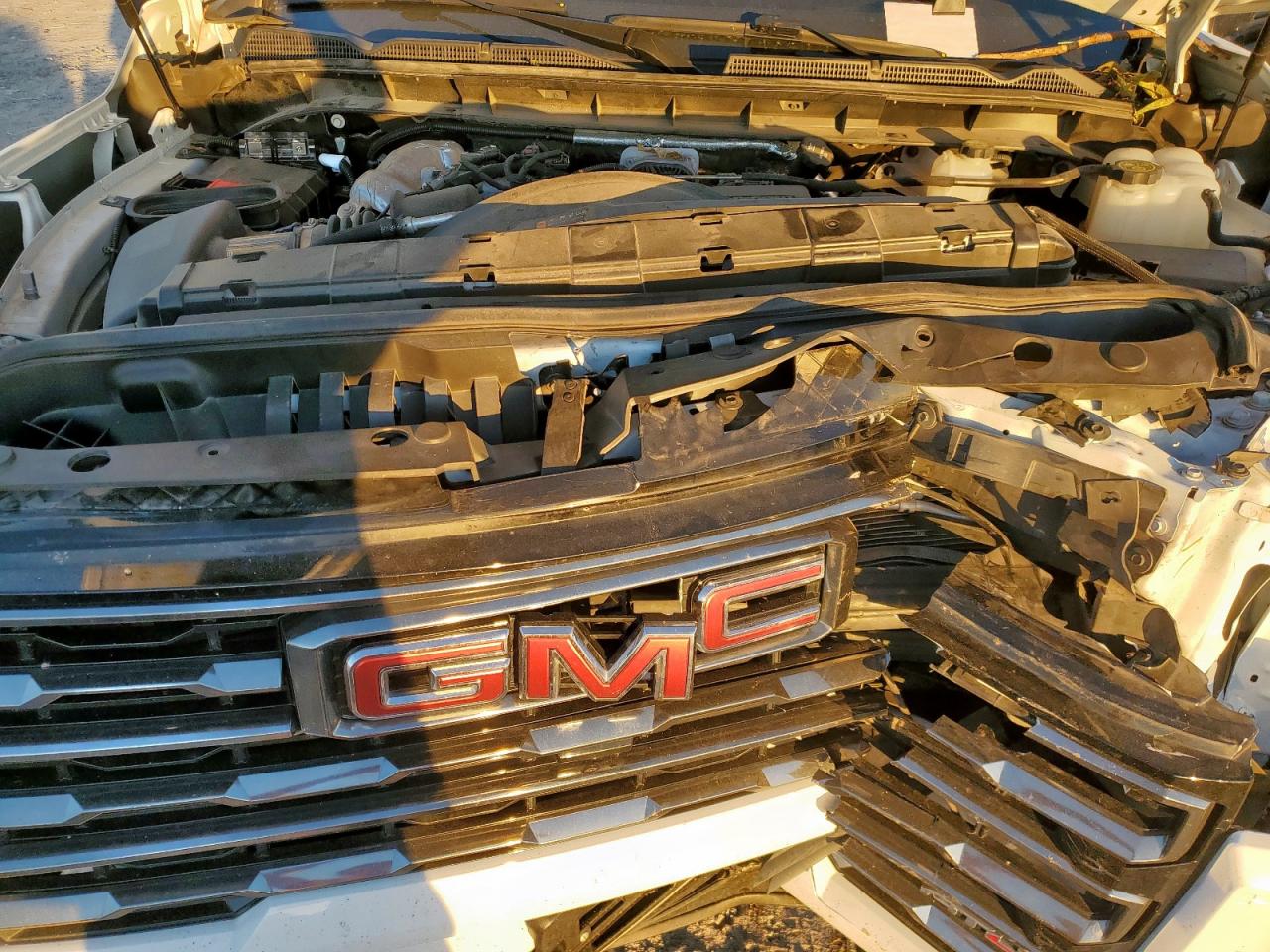 GMC Sierra K2500 At4 Image 11