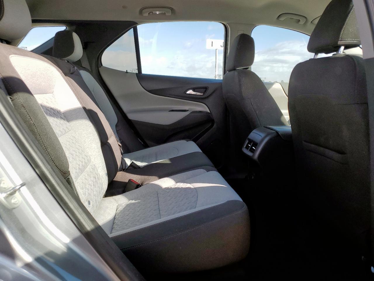 Chevrolet Equinox Ls Image 3