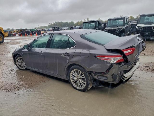 Toyota Camry L Image 2