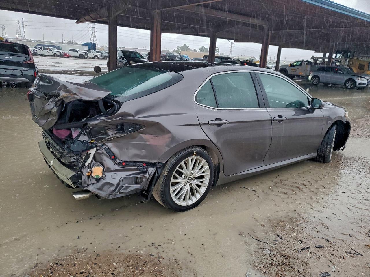 Toyota Camry L Image 4