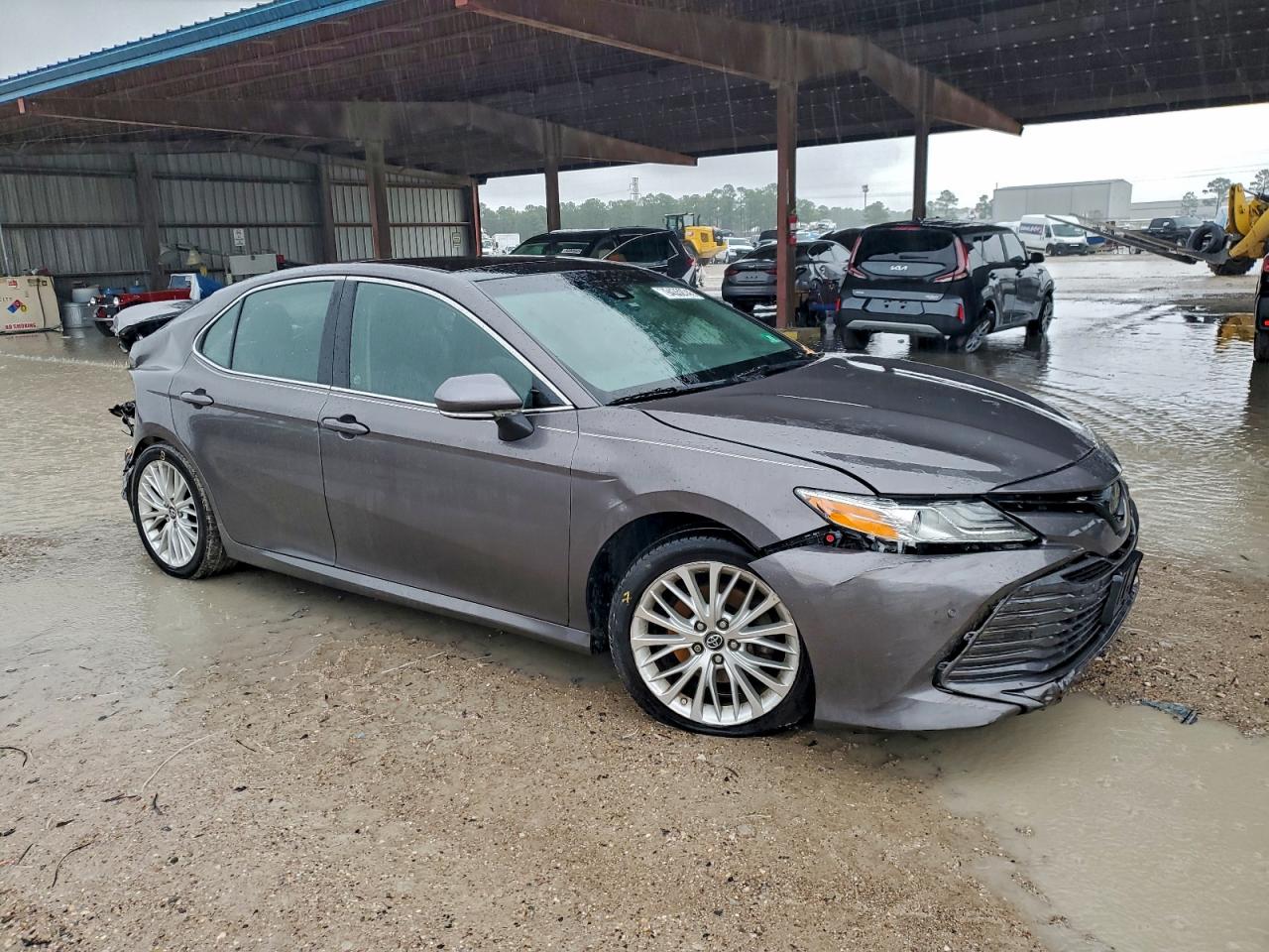 Toyota Camry L Image 13
