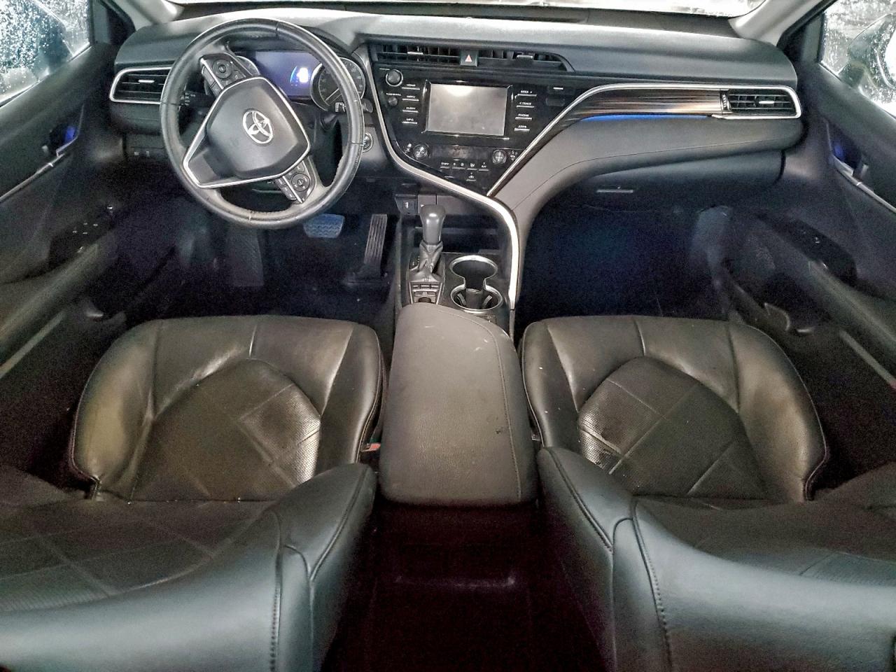 Toyota Camry L Image 6