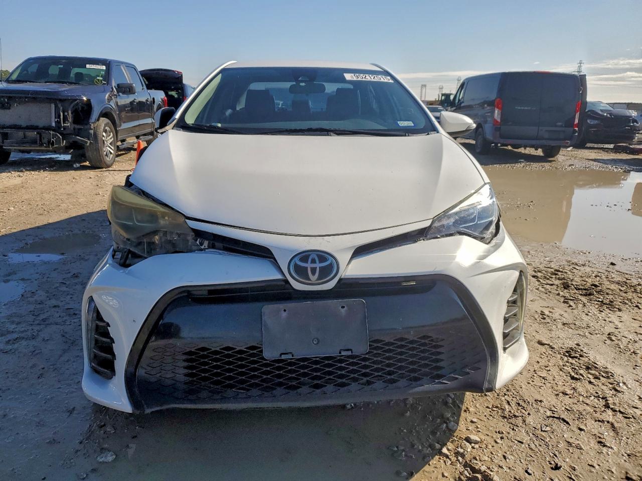 Toyota Corolla L Image 9