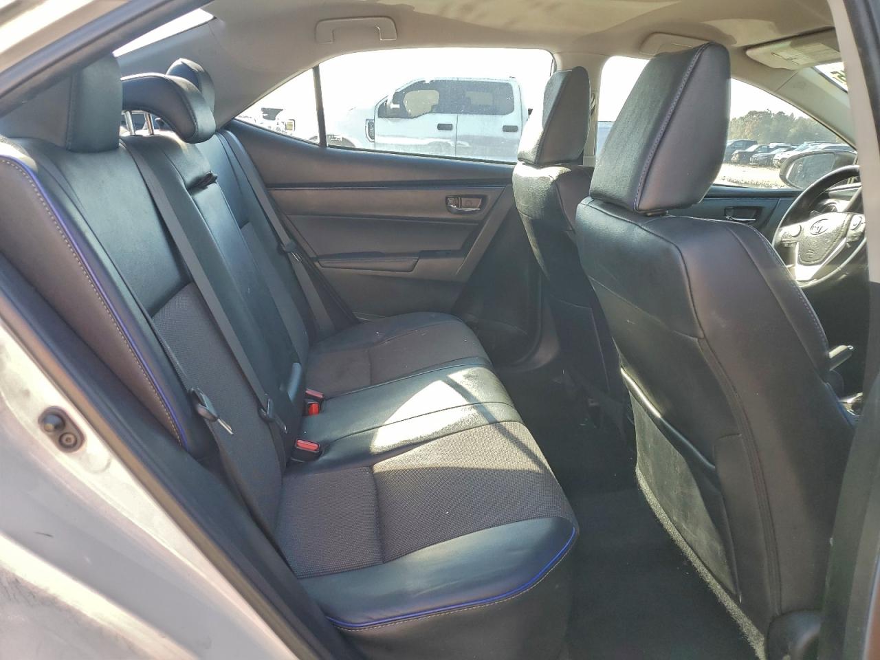 Toyota Corolla L Image 13