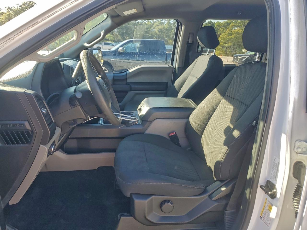 Ford F-150 Supercrew Image 10