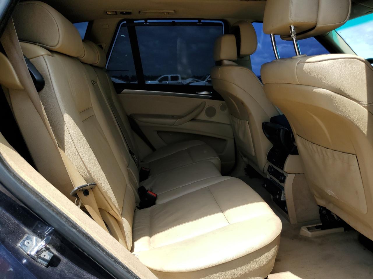 BMW X Series 4.8i Image 12