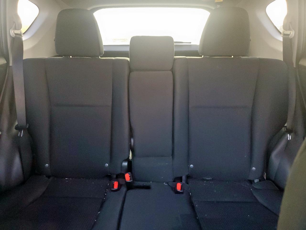 Toyota RAV4 Le Image 7