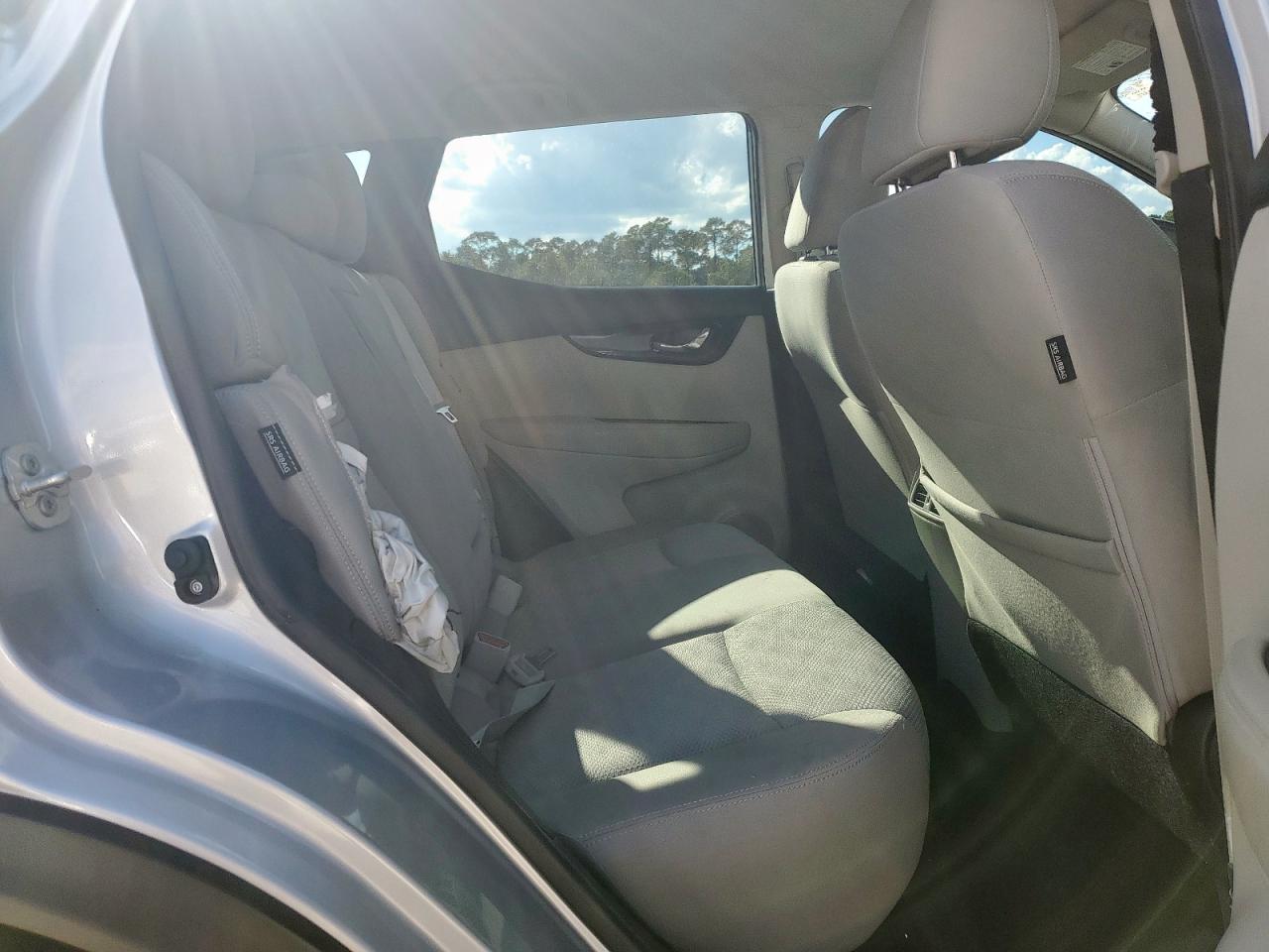 Nissan Rogue S Image 13