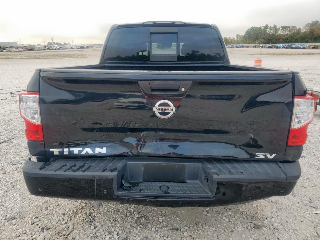 Nissan Titan Sv Image 2